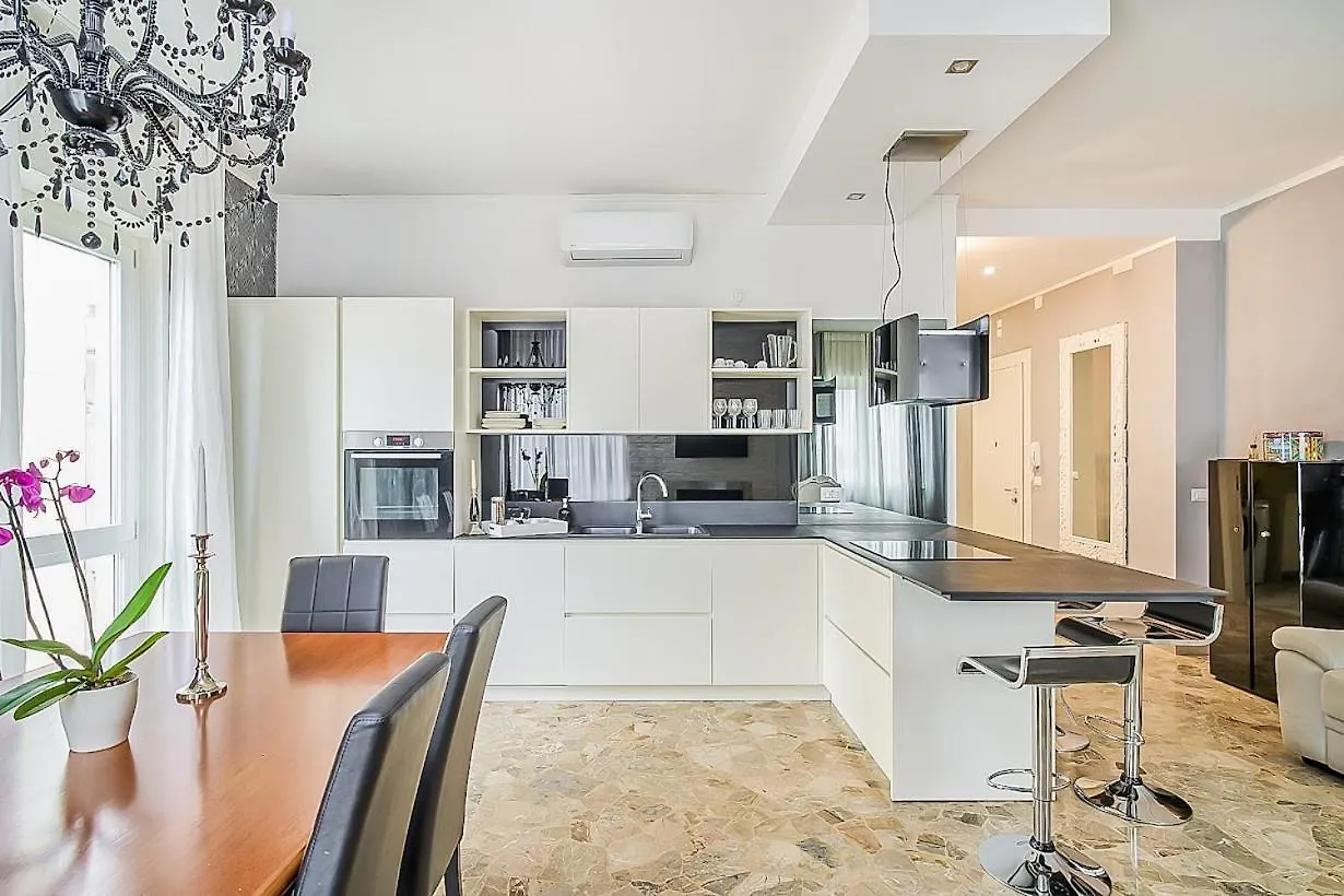 Apartment Elegant & Spacious - 30 Min From Venice - King Beds! Treviso